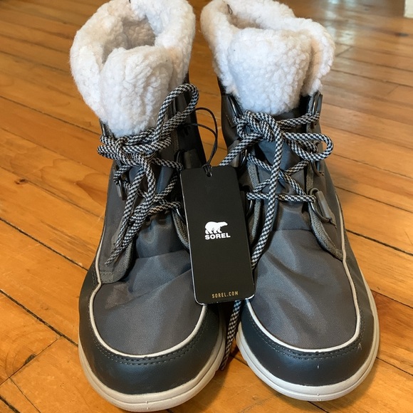 Sorel waterproof ankle boots - Picture 2 of 5